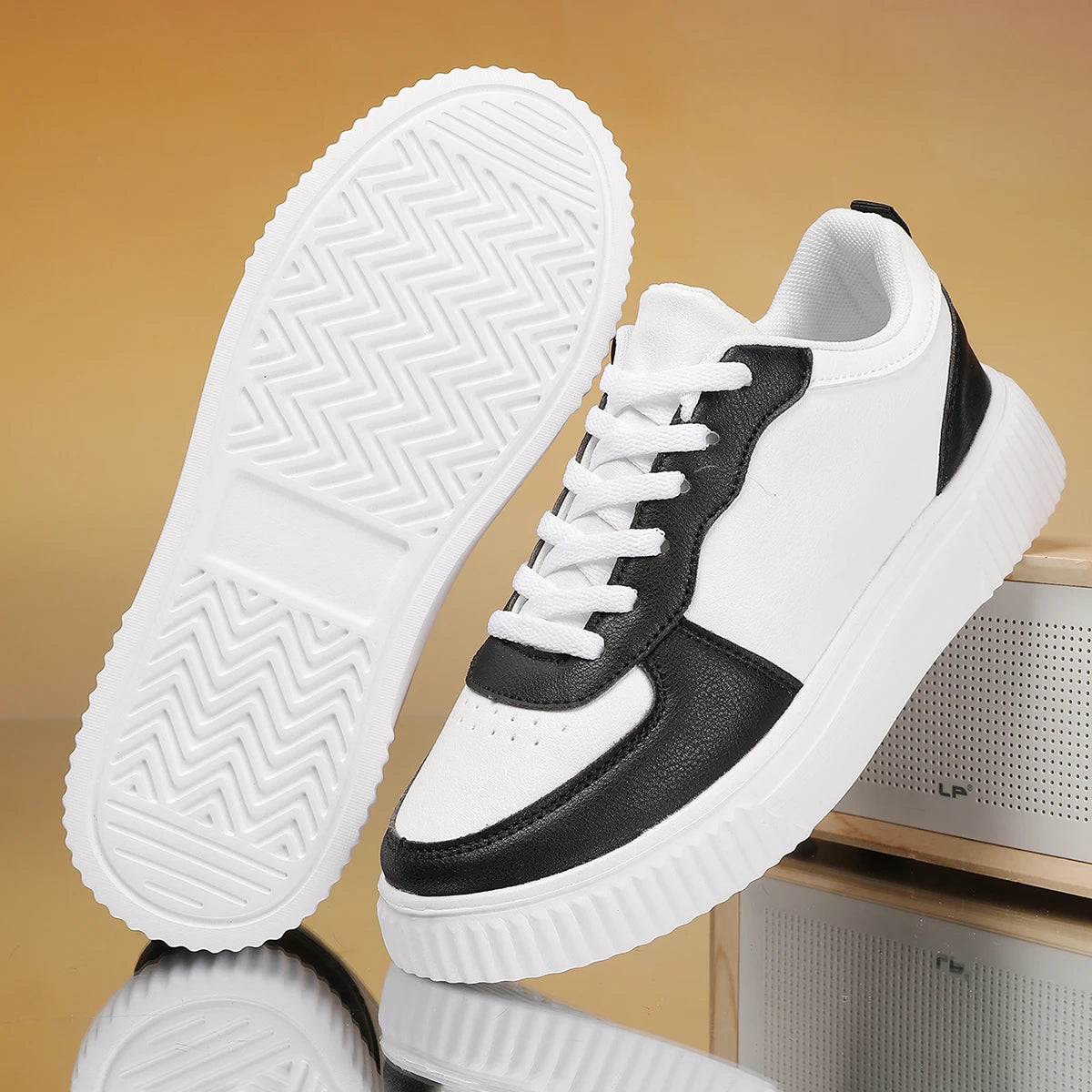 Men's Colorblock Casual Sneakers Men's Perforated Leather Court Sneakers ventilate lightweight  fashion trend  versatile
