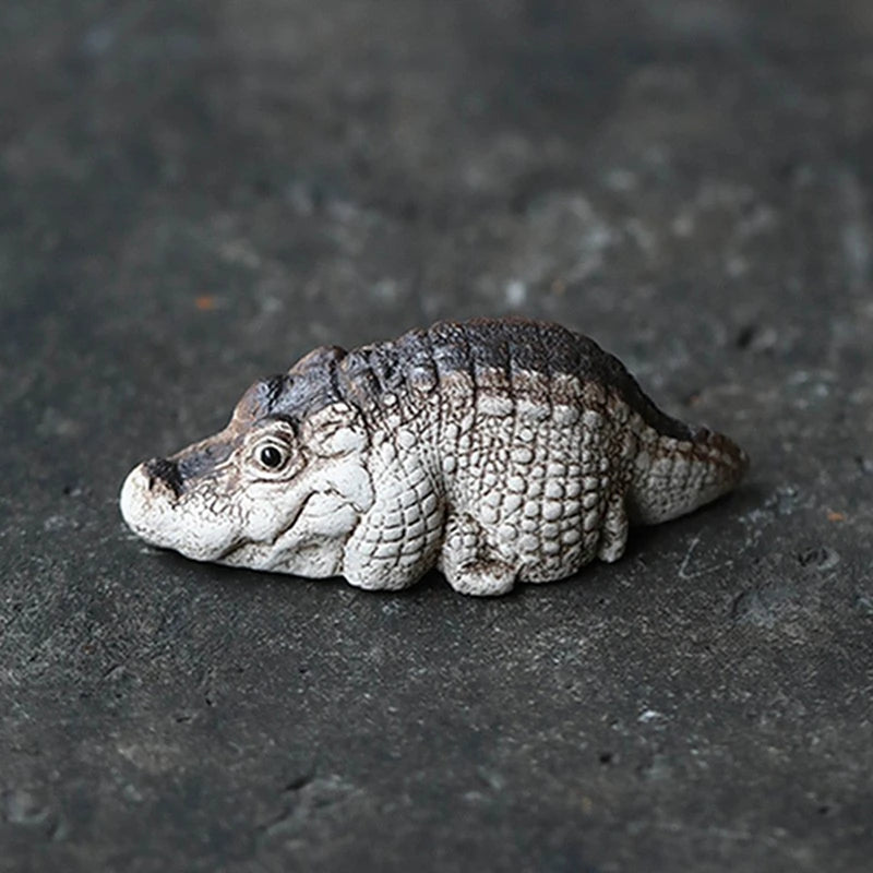 Cute Chubby Crocodile Figurine Realistic Little Crocodiles Ornament Resin Tea Pet Model Home Decor Funny Feng Shui Gifts