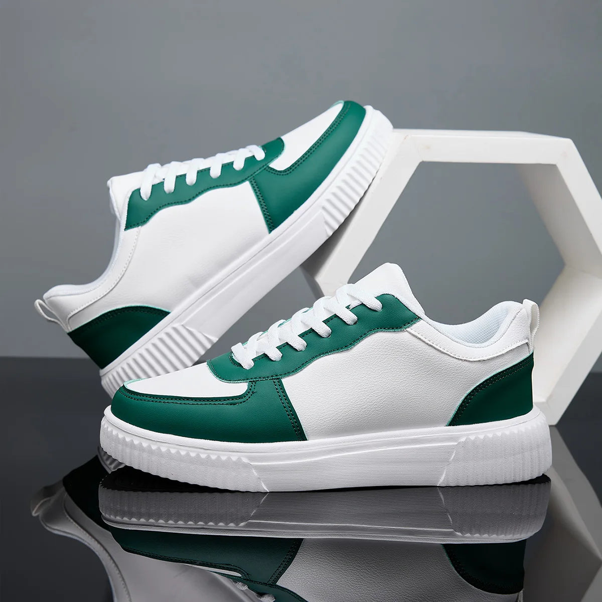 Men's Colorblock Casual Sneakers Men's Perforated Leather Court Sneakers ventilate lightweight  fashion trend  versatile
